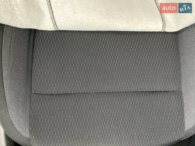 Бежевый Шкода Рапид, объемом двигателя 1.6 л и пробегом 185 тыс. км за 9000 $, фото 9 на Automoto.ua