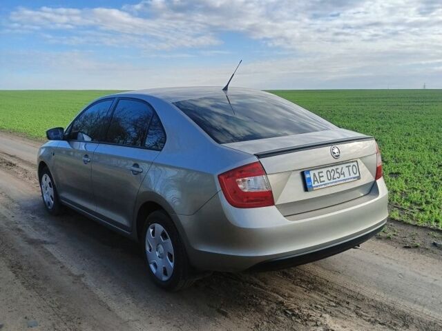 Бежевый Шкода Рапид, объемом двигателя 1.2 л и пробегом 108 тыс. км за 9600 $, фото 1 на Automoto.ua