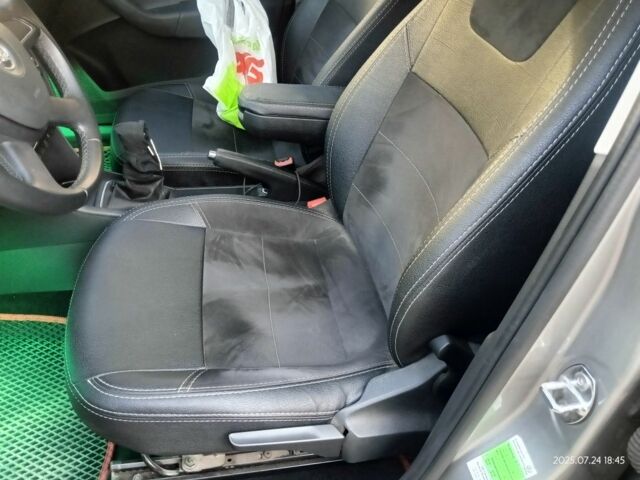 Бежевый Шкода Рапид, объемом двигателя 1.2 л и пробегом 108 тыс. км за 9600 $, фото 9 на Automoto.ua