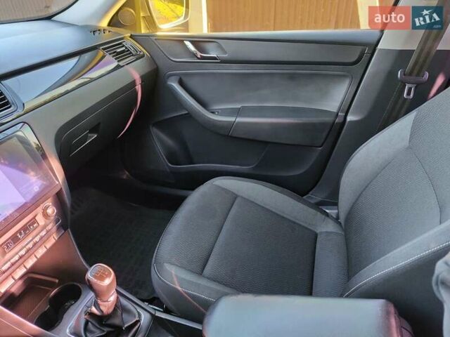 Бежевый Шкода Рапид, объемом двигателя 1.6 л и пробегом 206 тыс. км за 8900 $, фото 20 на Automoto.ua