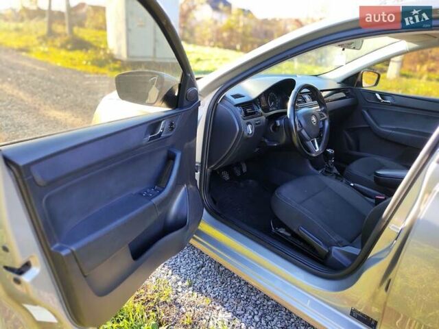 Бежевый Шкода Рапид, объемом двигателя 1.6 л и пробегом 206 тыс. км за 8900 $, фото 15 на Automoto.ua