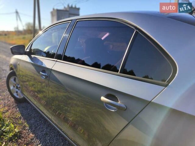 Бежевый Шкода Рапид, объемом двигателя 1.6 л и пробегом 206 тыс. км за 8900 $, фото 4 на Automoto.ua