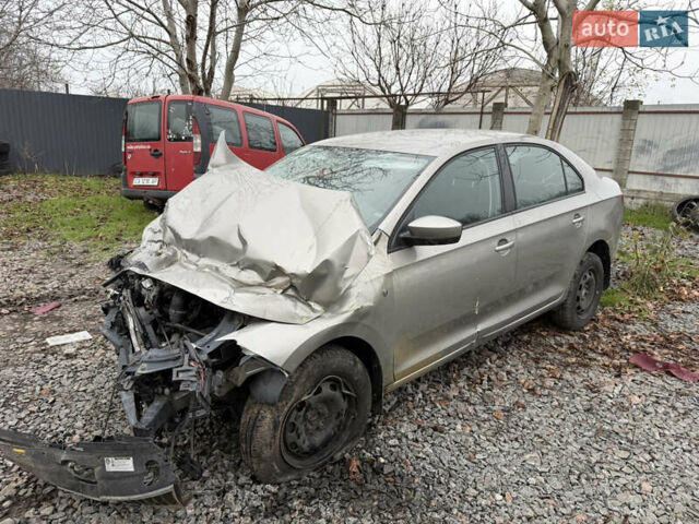 Бежевий Шкода Рапід, об'ємом двигуна 1.2 л та пробігом 42 тис. км за 2200 $, фото 1 на Automoto.ua