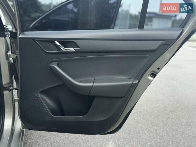 Бежевий Шкода Рапід, об'ємом двигуна 1.6 л та пробігом 187 тис. км за 8500 $, фото 43 на Automoto.ua