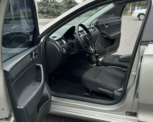 Бежевий Шкода Рапід, об'ємом двигуна 1.6 л та пробігом 187 тис. км за 8500 $, фото 23 на Automoto.ua