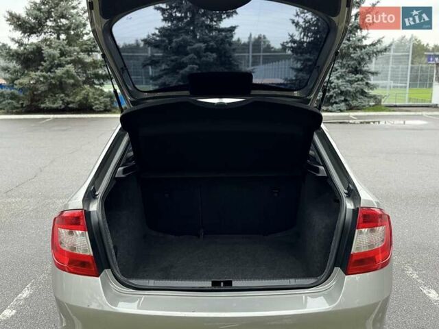 Бежевий Шкода Рапід, об'ємом двигуна 1.6 л та пробігом 187 тис. км за 8500 $, фото 19 на Automoto.ua