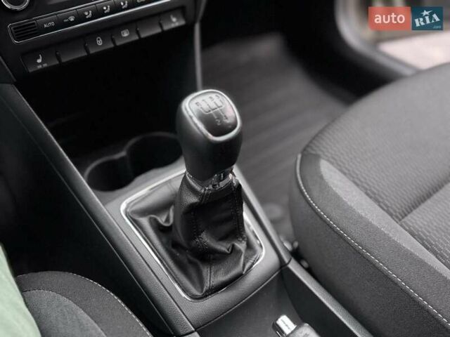 Бежевий Шкода Рапід, об'ємом двигуна 1.6 л та пробігом 187 тис. км за 8500 $, фото 31 на Automoto.ua