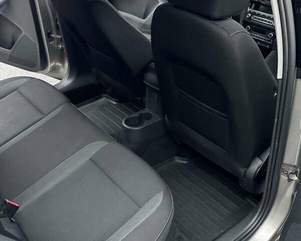 Бежевий Шкода Рапід, об'ємом двигуна 1.6 л та пробігом 187 тис. км за 8500 $, фото 45 на Automoto.ua