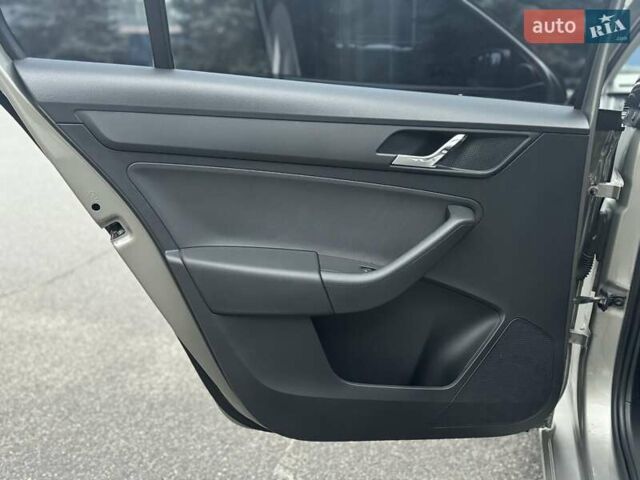 Бежевий Шкода Рапід, об'ємом двигуна 1.6 л та пробігом 187 тис. км за 8500 $, фото 38 на Automoto.ua