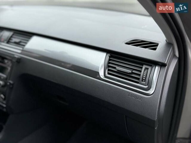 Бежевий Шкода Рапід, об'ємом двигуна 1.6 л та пробігом 187 тис. км за 8500 $, фото 54 на Automoto.ua