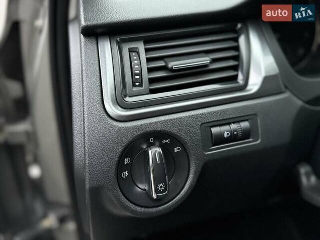 Бежевий Шкода Рапід, об'ємом двигуна 1.6 л та пробігом 187 тис. км за 8500 $, фото 32 на Automoto.ua