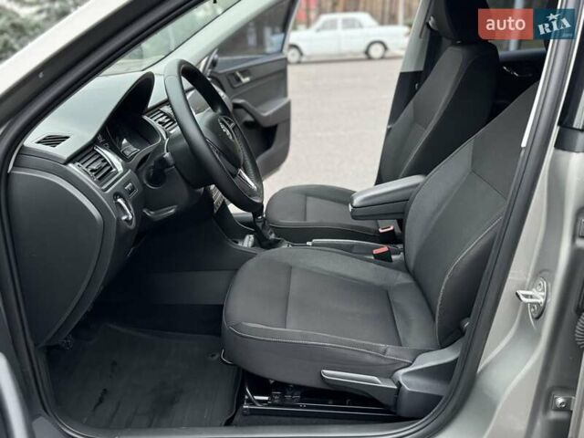 Бежевий Шкода Рапід, об'ємом двигуна 1.6 л та пробігом 187 тис. км за 8500 $, фото 24 на Automoto.ua
