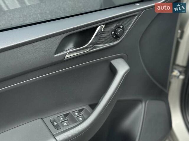 Бежевий Шкода Рапід, об'ємом двигуна 1.6 л та пробігом 187 тис. км за 8500 $, фото 27 на Automoto.ua