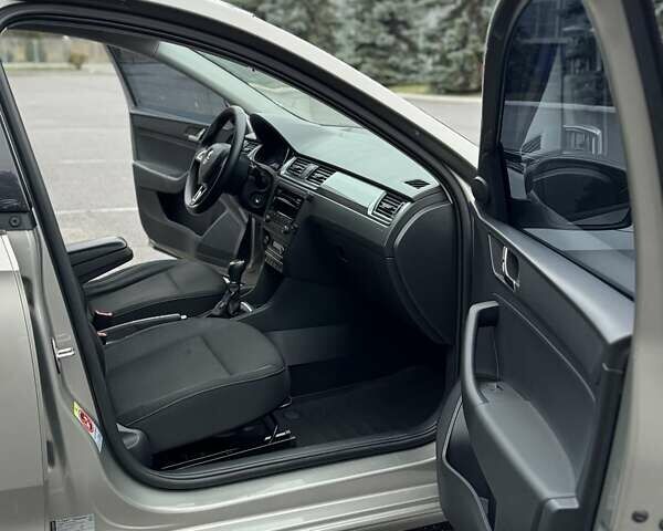 Бежевий Шкода Рапід, об'ємом двигуна 1.6 л та пробігом 187 тис. км за 8500 $, фото 49 на Automoto.ua
