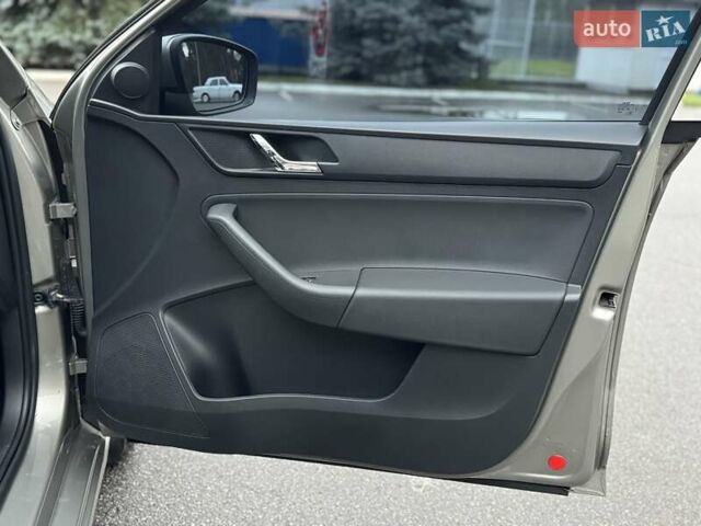 Бежевий Шкода Рапід, об'ємом двигуна 1.6 л та пробігом 187 тис. км за 8500 $, фото 48 на Automoto.ua