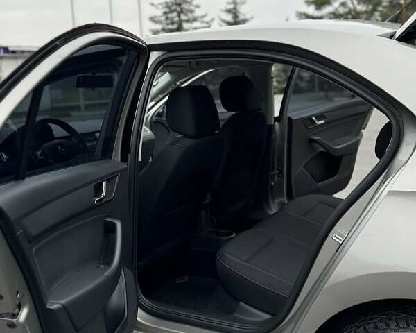 Бежевий Шкода Рапід, об'ємом двигуна 1.6 л та пробігом 187 тис. км за 8500 $, фото 39 на Automoto.ua