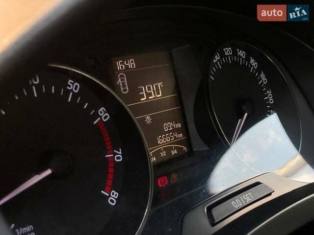 Бежевый Шкода Рапид, объемом двигателя 1.6 л и пробегом 166 тыс. км за 9900 $, фото 7 на Automoto.ua