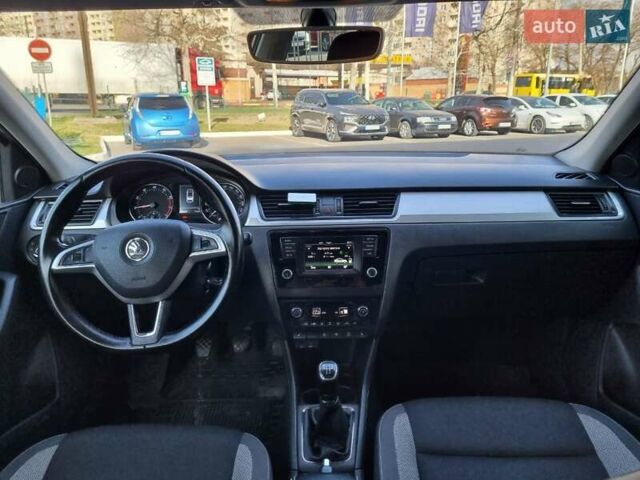 Бежевий Шкода Рапід, об'ємом двигуна 1.2 л та пробігом 231 тис. км за 7900 $, фото 28 на Automoto.ua