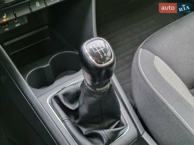 Бежевий Шкода Рапід, об'ємом двигуна 1.2 л та пробігом 231 тис. км за 7900 $, фото 40 на Automoto.ua