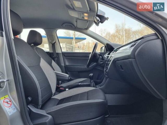 Бежевий Шкода Рапід, об'ємом двигуна 1.2 л та пробігом 231 тис. км за 7900 $, фото 26 на Automoto.ua