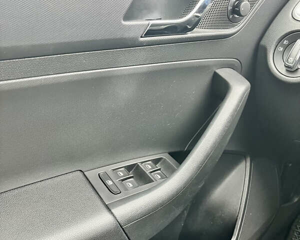 Черный Шкода Рапид, объемом двигателя 1.4 л и пробегом 214 тыс. км за 10600 $, фото 7 на Automoto.ua