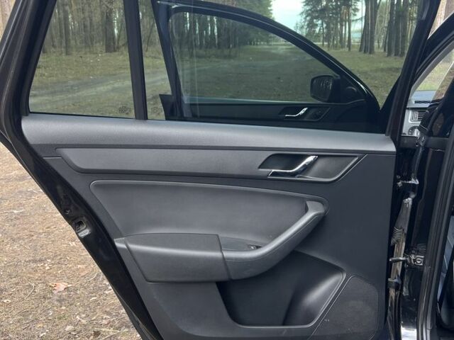 Черный Шкода Рапид, объемом двигателя 1.2 л и пробегом 123 тыс. км за 7600 $, фото 8 на Automoto.ua