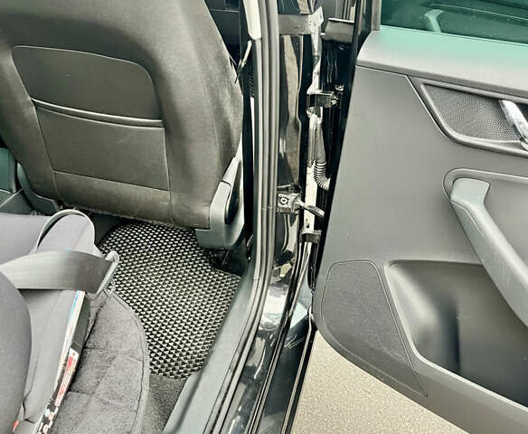 Черный Шкода Рапид, объемом двигателя 1.4 л и пробегом 214 тыс. км за 10600 $, фото 13 на Automoto.ua