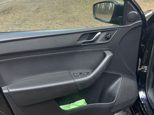 Черный Шкода Рапид, объемом двигателя 1.2 л и пробегом 123 тыс. км за 7600 $, фото 7 на Automoto.ua