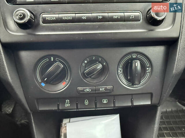 Шкода Рапид 2015 в Тернополе на Automoto.ua Черный Шкода Рапид, объемом двигателя 1.6 л и пробегом 260 тыс. км за 7999 $, фото 14 на Automoto.ua