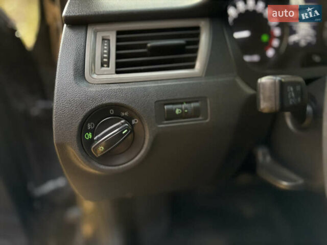 Шкода Рапид 2015 в Тернополе на Automoto.ua Черный Шкода Рапид, объемом двигателя 1.6 л и пробегом 260 тыс. км за 7999 $, фото 11 на Automoto.ua