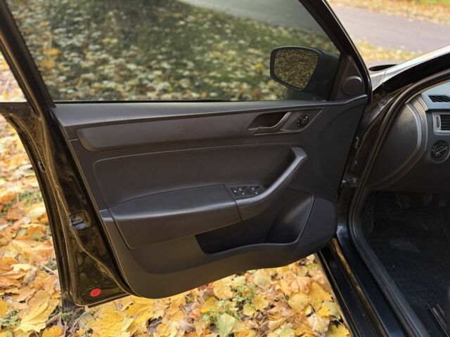 Черный Шкода Рапид, объемом двигателя 1.6 л и пробегом 260 тыс. км за 7200 $, фото 11 на Automoto.ua