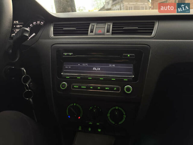 Шкода Рапид 2015 в Тернополе на Automoto.ua Черный Шкода Рапид, объемом двигателя 1.6 л и пробегом 260 тыс. км за 7999 $, фото 12 на Automoto.ua