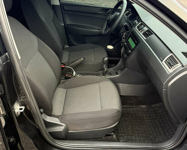 Чорний Шкода Рапід, об'ємом двигуна 1.6 л та пробігом 261 тис. км за 6500 $, фото 2 на Automoto.ua