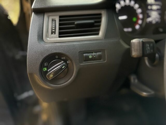 Черный Шкода Рапид, объемом двигателя 1.6 л и пробегом 260 тыс. км за 7200 $, фото 9 на Automoto.ua