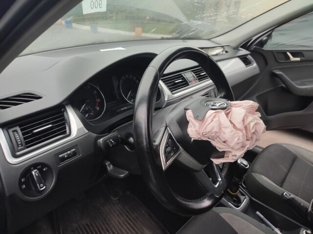 Чорний Шкода Рапід, об'ємом двигуна 0 л та пробігом 350 тис. км за 4300 $, фото 7 на Automoto.ua