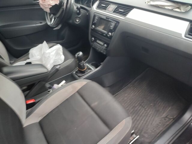 Чорний Шкода Рапід, об'ємом двигуна 0 л та пробігом 350 тис. км за 4300 $, фото 6 на Automoto.ua