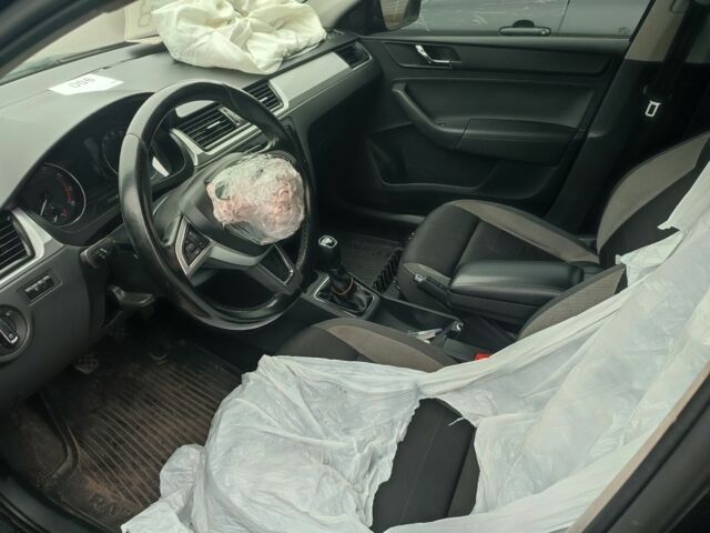 Черный Шкода Рапид, объемом двигателя 0 л и пробегом 300 тыс. км за 4500 $, фото 5 на Automoto.ua