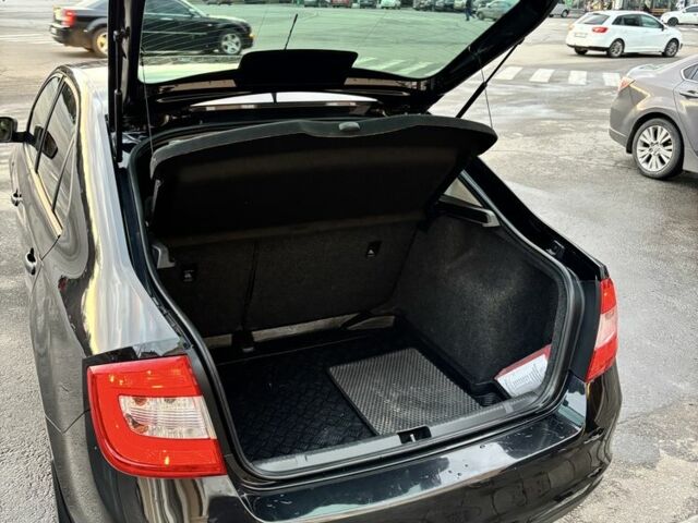 Черный Шкода Рапид, объемом двигателя 1.2 л и пробегом 177 тыс. км за 7200 $, фото 7 на Automoto.ua