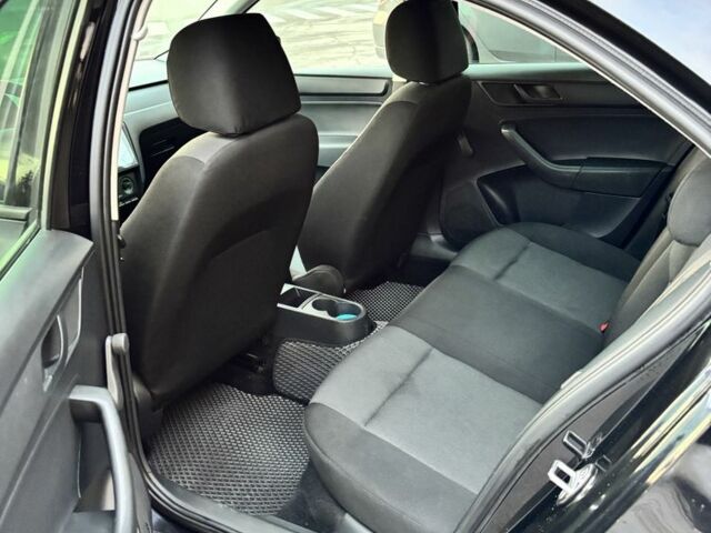 Черный Шкода Рапид, объемом двигателя 1.2 л и пробегом 177 тыс. км за 7200 $, фото 5 на Automoto.ua