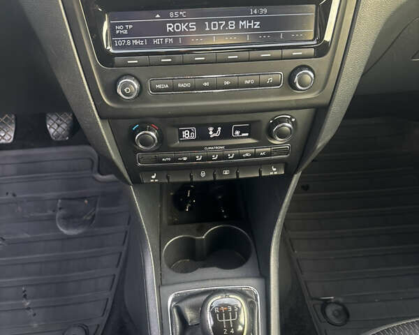 Чорний Шкода Рапід, об'ємом двигуна 1.6 л та пробігом 261 тис. км за 8000 $, фото 20 на Automoto.ua