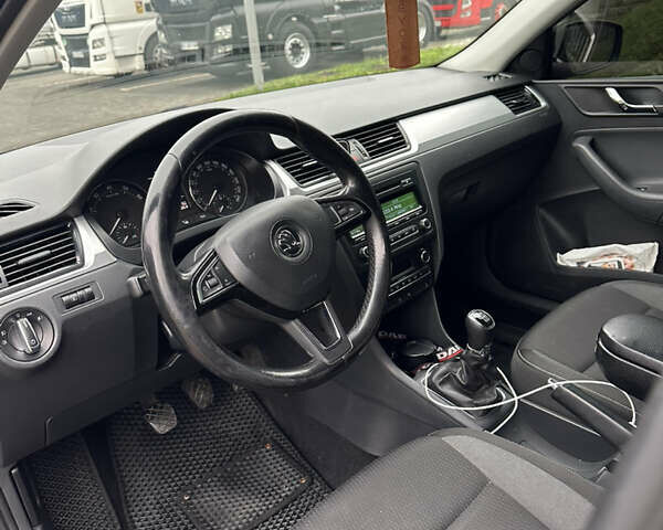 Черный Шкода Рапид, объемом двигателя 1.2 л и пробегом 175 тыс. км за 8000 $, фото 9 на Automoto.ua