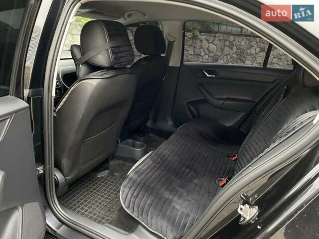 Чорний Шкода Рапід, об'ємом двигуна 1.2 л та пробігом 197 тис. км за 7300 $, фото 5 на Automoto.ua