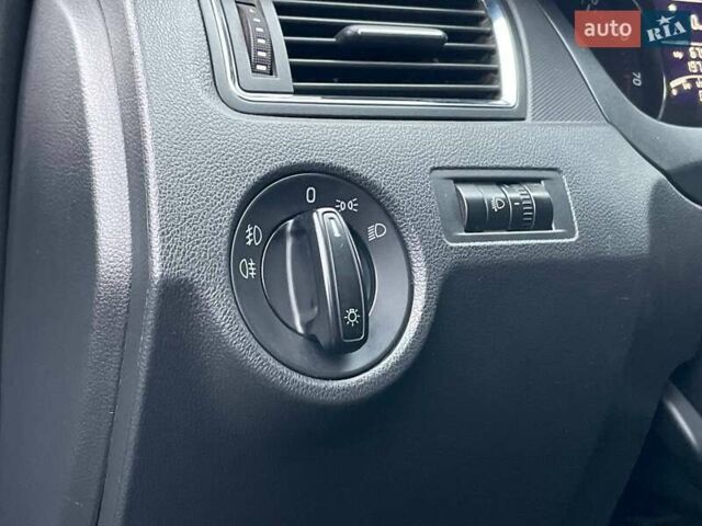 Черный Шкода Рапид, объемом двигателя 1.2 л и пробегом 197 тыс. км за 7690 $, фото 22 на Automoto.ua