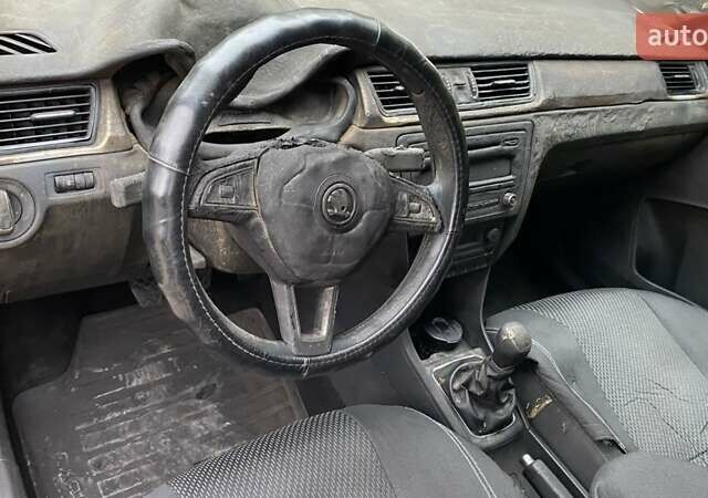 Черный Шкода Рапид, объемом двигателя 1.6 л и пробегом 90 тыс. км за 3000 $, фото 4 на Automoto.ua