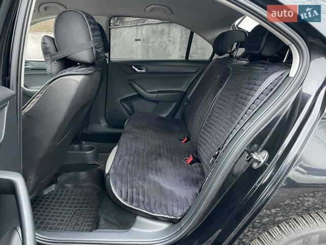 Черный Шкода Рапид, объемом двигателя 1.2 л и пробегом 197 тыс. км за 7690 $, фото 12 на Automoto.ua