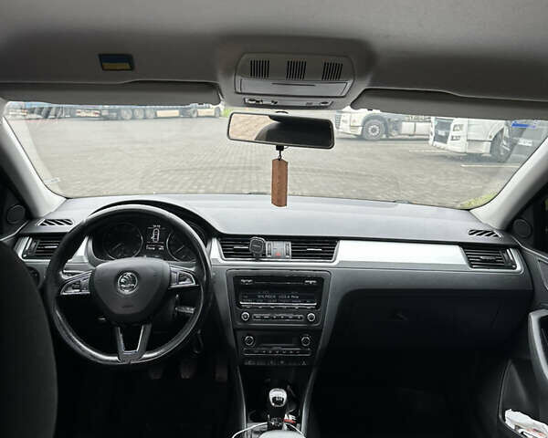 Черный Шкода Рапид, объемом двигателя 1.2 л и пробегом 175 тыс. км за 8000 $, фото 6 на Automoto.ua