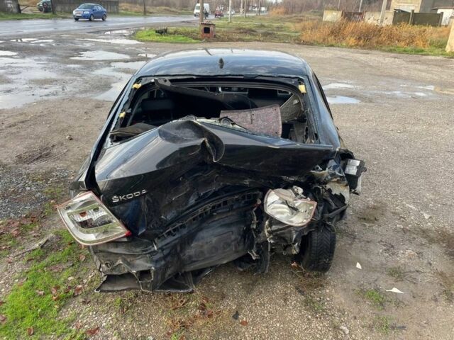 Черный Шкода Рапид, объемом двигателя 1.6 л и пробегом 190 тыс. км за 2500 $, фото 3 на Automoto.ua