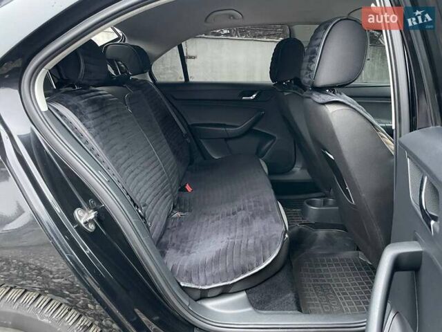 Черный Шкода Рапид, объемом двигателя 1.2 л и пробегом 197 тыс. км за 7690 $, фото 13 на Automoto.ua