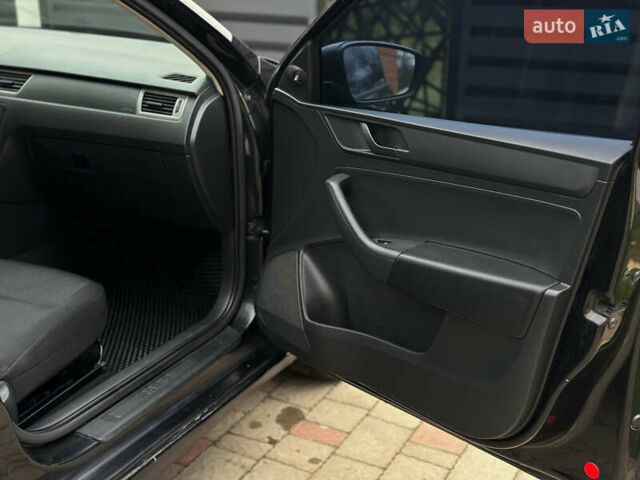Шкода Рапід 2013 у Самборе на Automoto.ua Чорний Шкода Рапід, об'ємом двигуна 1.6 л та пробігом 279 тис. км за 5990 $, фото 30 на Automoto.ua