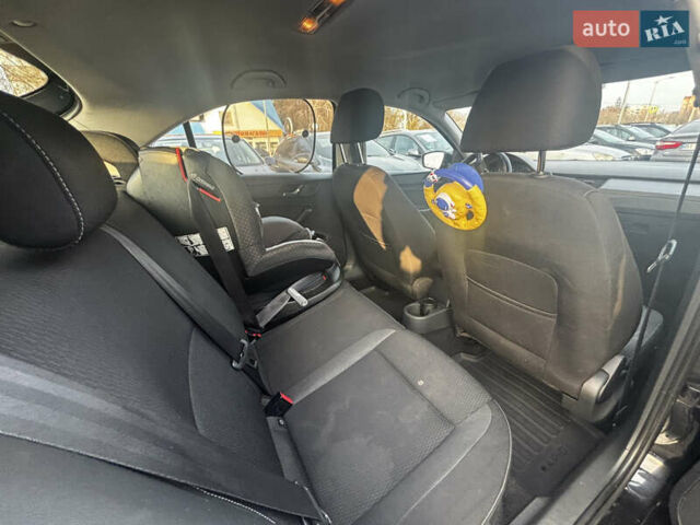 Чорний Шкода Рапід, об'ємом двигуна 1.6 л та пробігом 261 тис. км за 8000 $, фото 15 на Automoto.ua